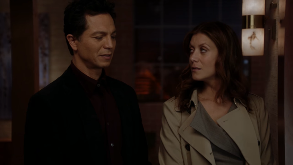 Still of Jake (played by Benjamin Bratt) talking to Addison (played by Kate Walsh) outside the elevator from Private Practice 5x16