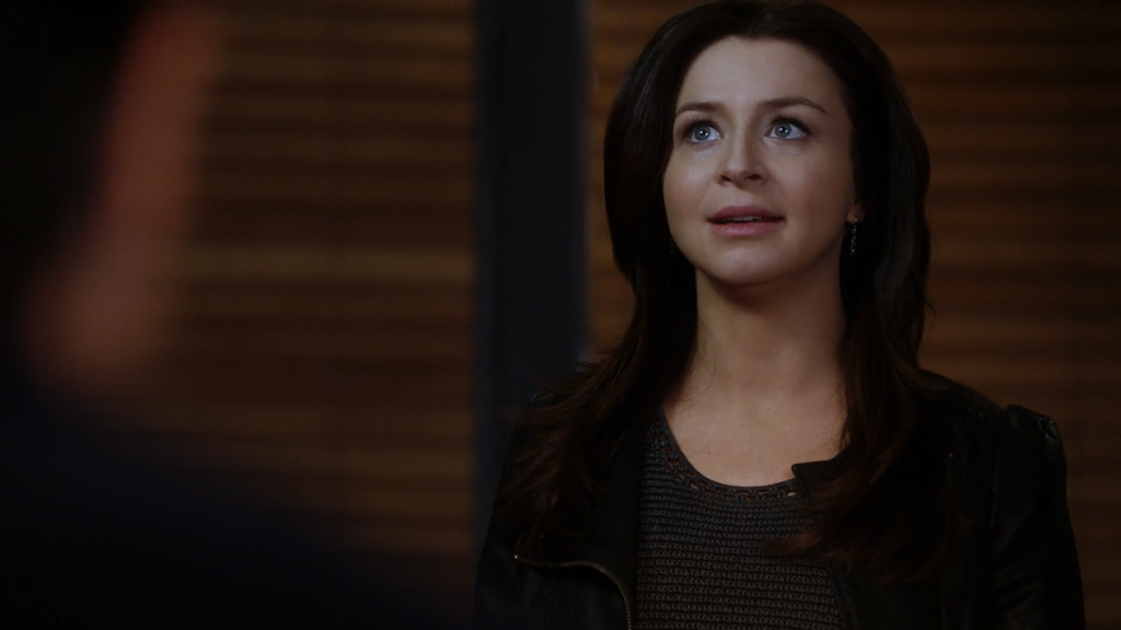 Still of Amelia (played by Caterina Scorsone) telling Jake (played by Benjamin Bratt) that she's in labor from Private Practice 5x22